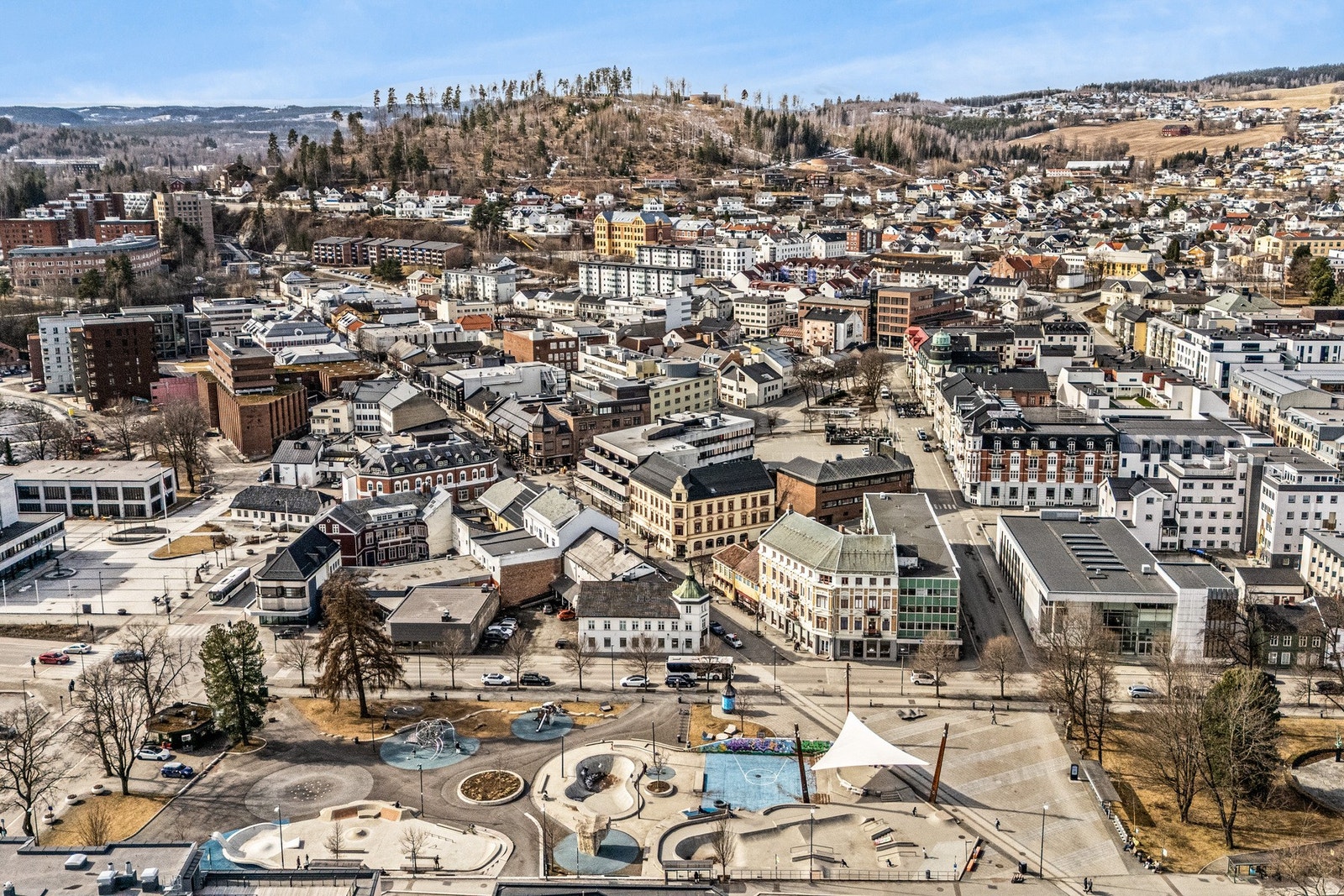 Fra boligen er det kort gangavstand til Gjøvik sentrum. Galleribilde
