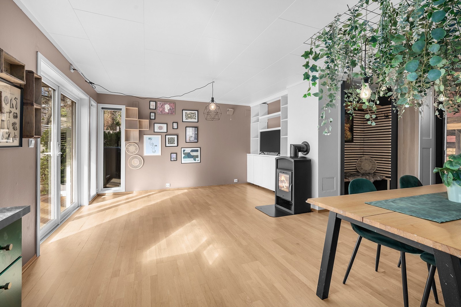 Fra stuen er det utgang til terrasse Galleribilde