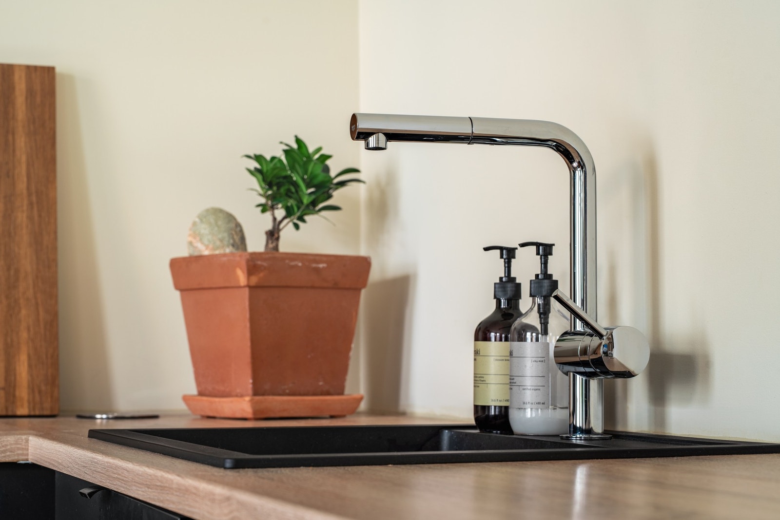 Kvalitetsarmatur fra Grohe. Ingen tegn til fukt eller skader. Galleribilde