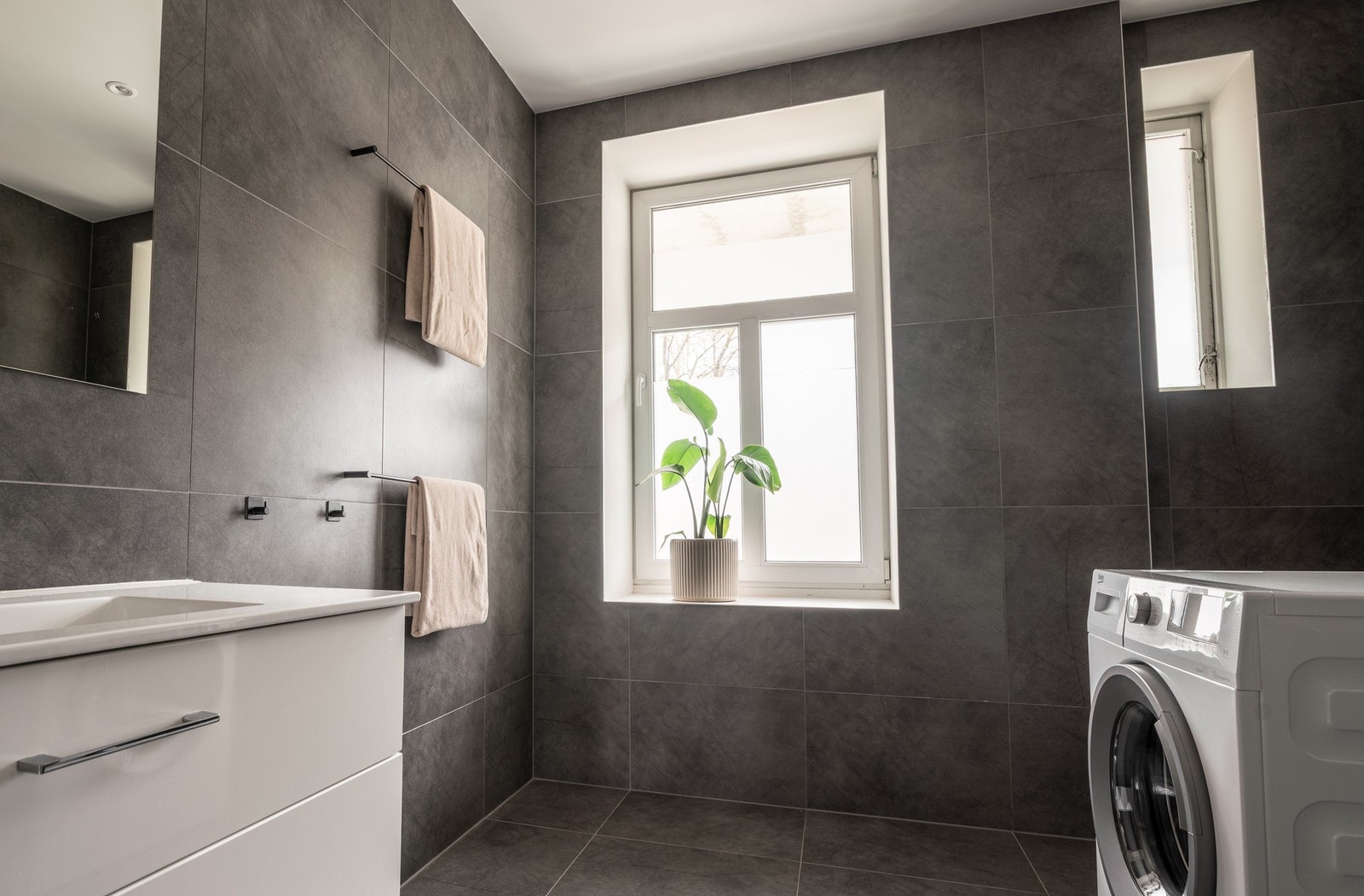 Hansgrohe armatur på bad og dusj. Ingen tegn til fukt eller skader. Galleribilde