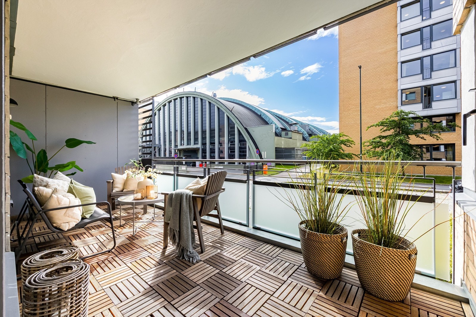 Vestvendt balkong på hele 12 kvm med fine solforhold. Galleribilde