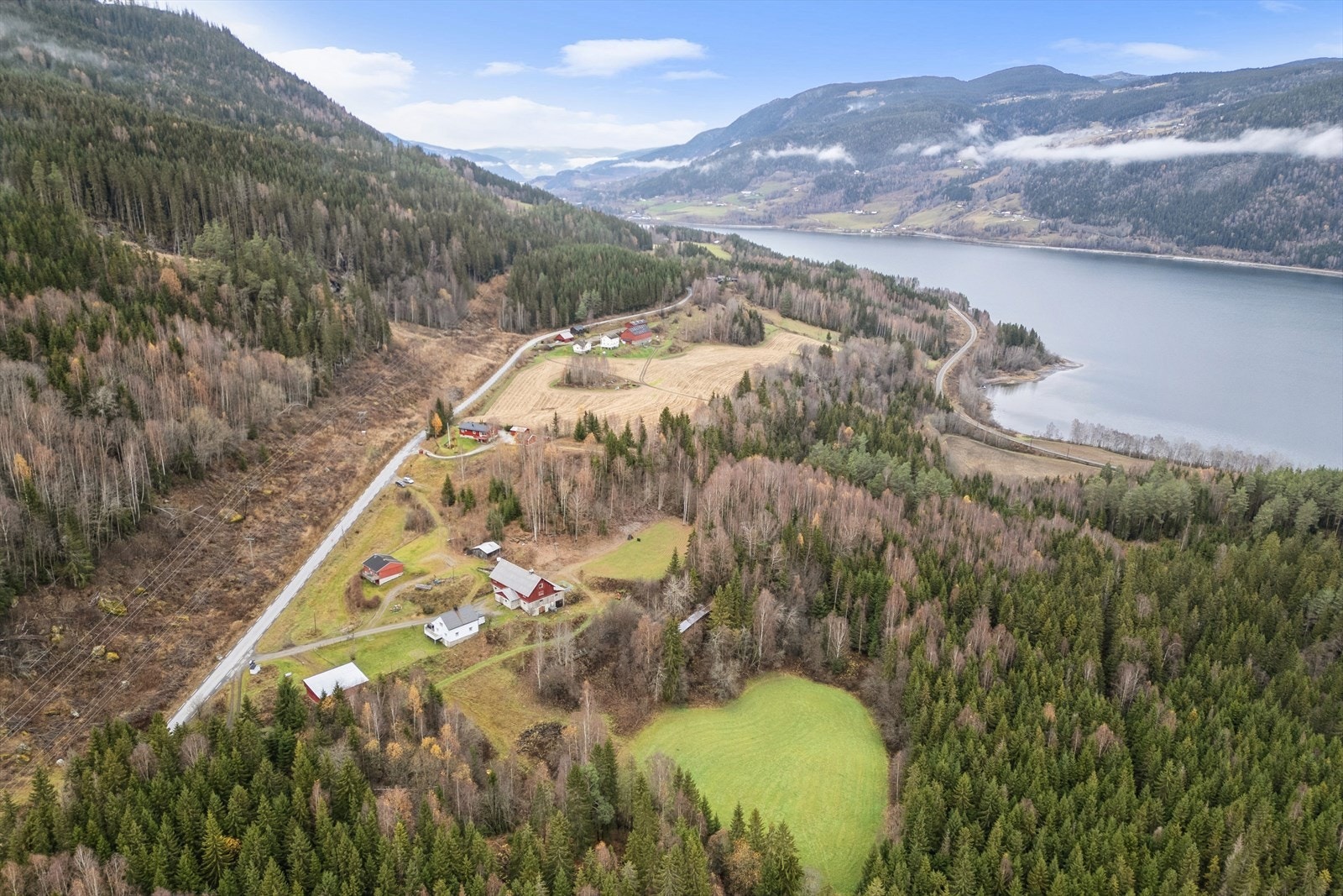 Kort vei til utallige turmuligheter, både sommer og vinter. Galleribilde
