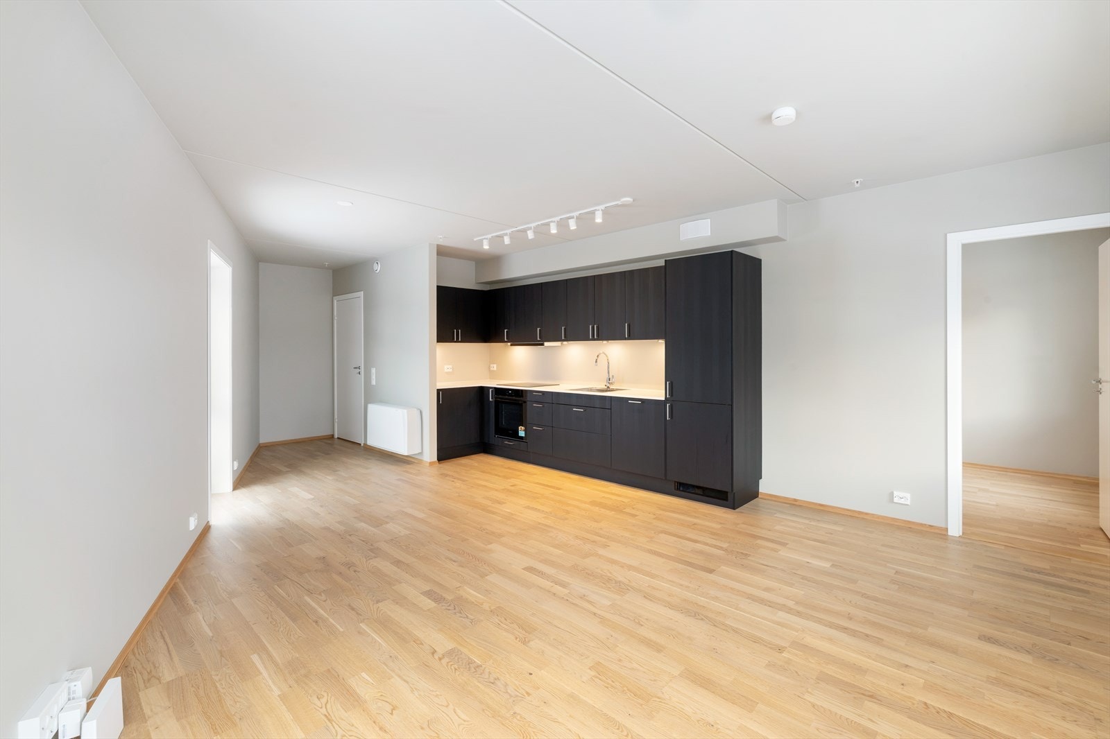 Fra stuen er det videre adkomst til boligens andre soverom. Galleribilde