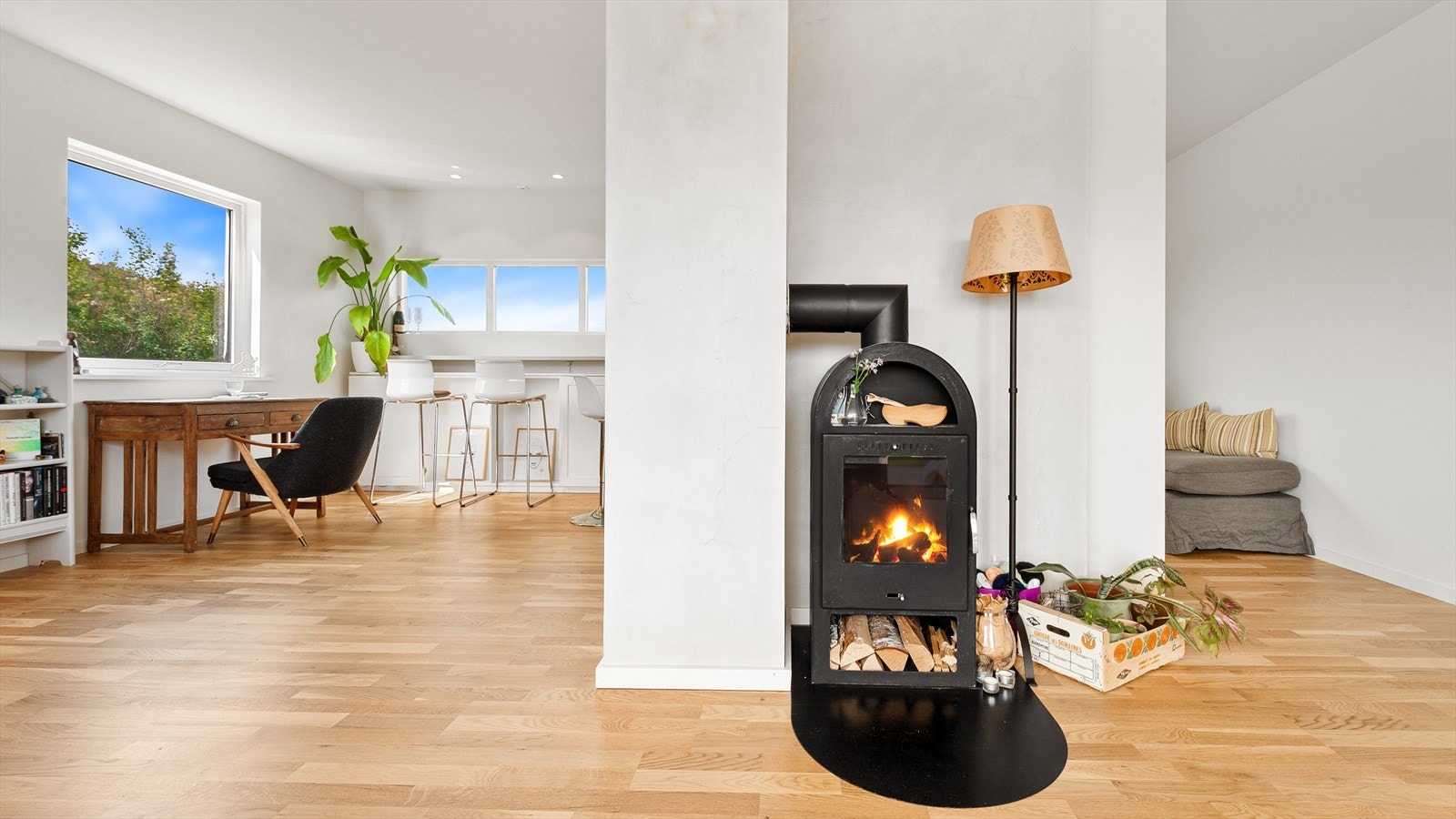 Rentbrennende vedovn varmer godt på de kaldeste vinterdagene. Galleribilde