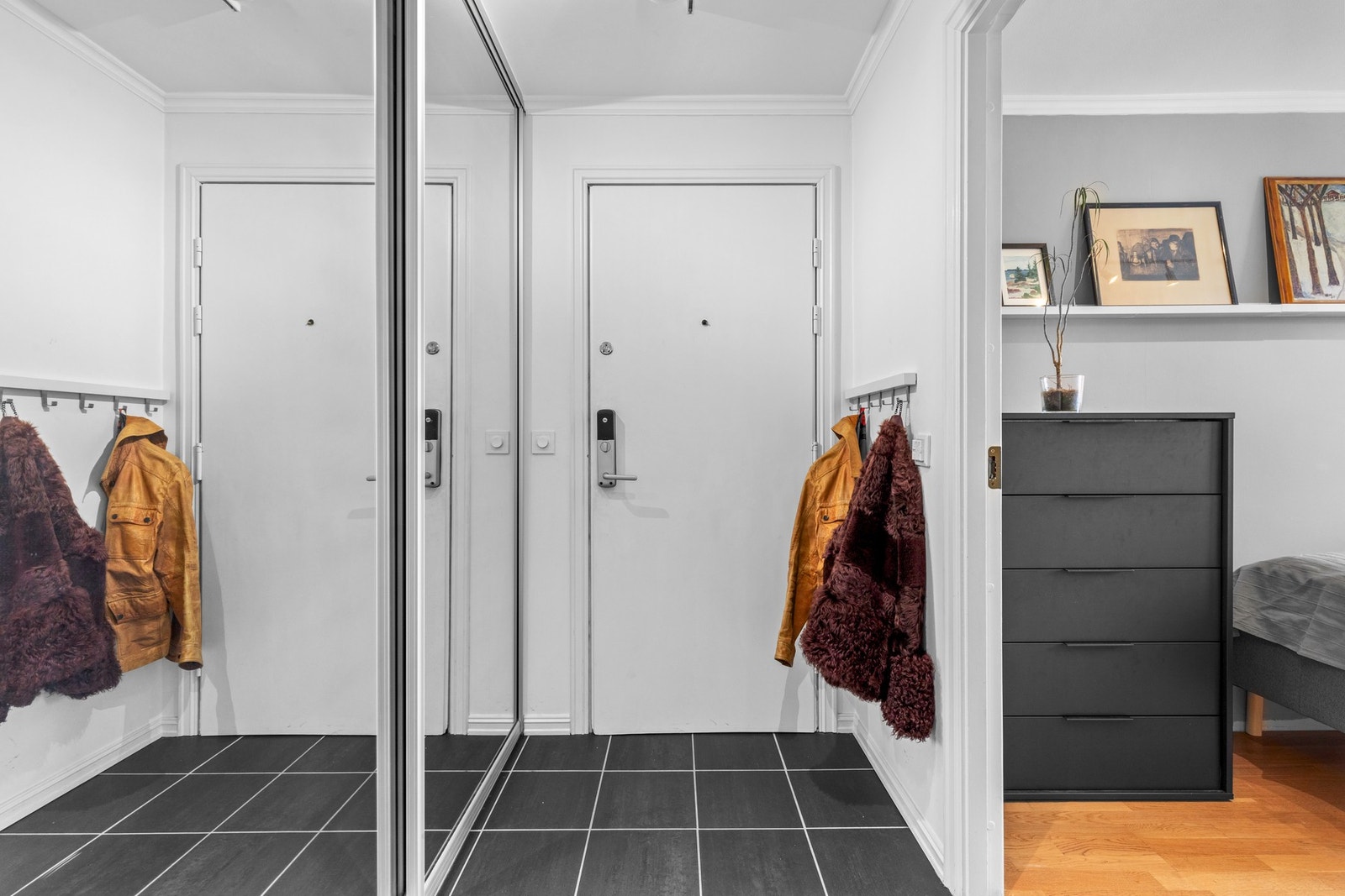 Entré/gang. Galleribilde