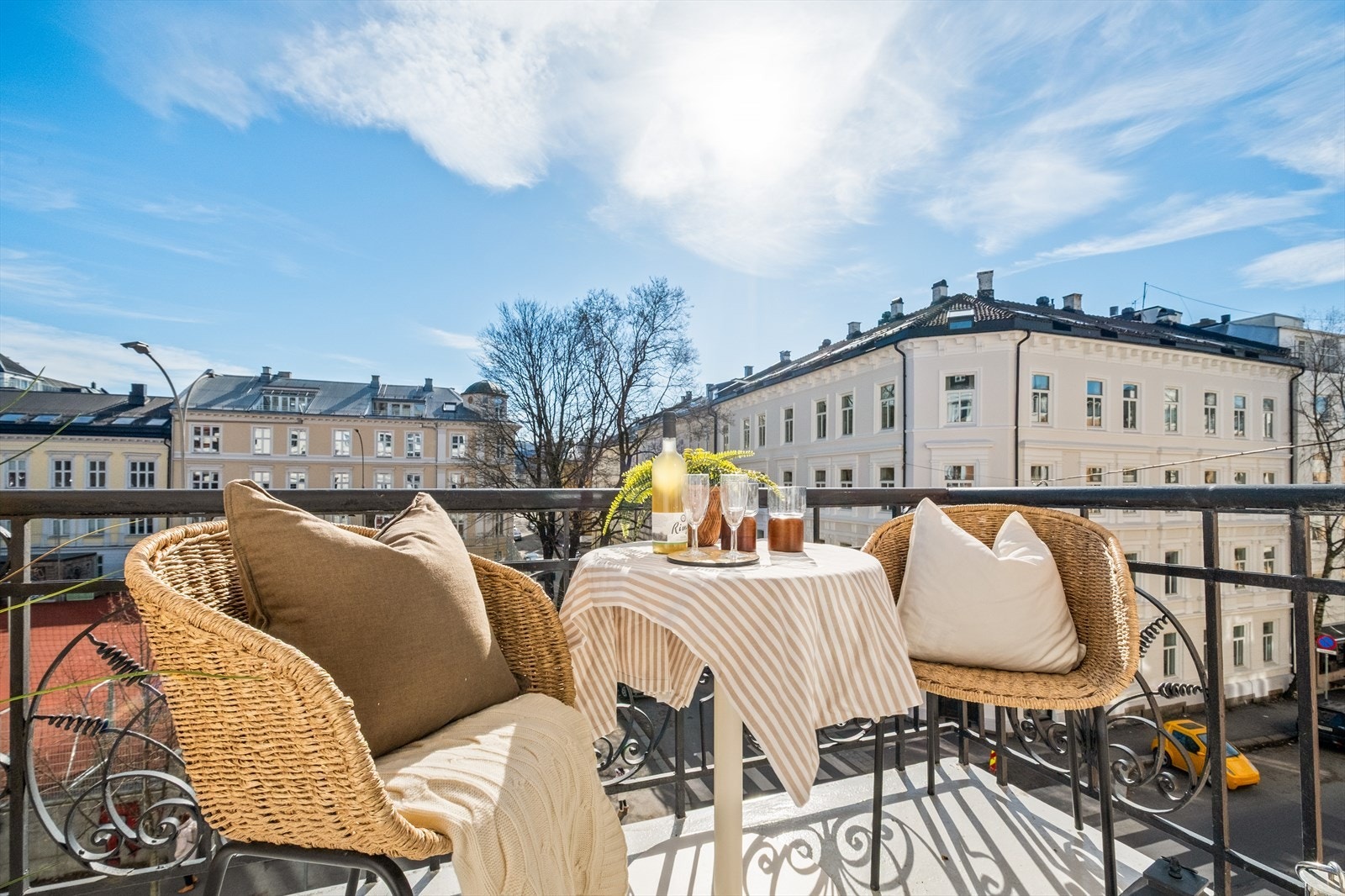 Velkommen til Parkveien 75! Maximillian Waldø-Jensen v/Nordvik Majorstuen presenterer en sjelden mulighet på Frogner. Fotograf: Rullende Fotograf Galleribilde