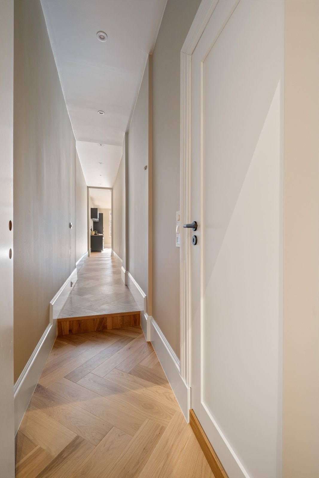 Hall med adkomst til bad nr. 2 og hybel Galleribilde