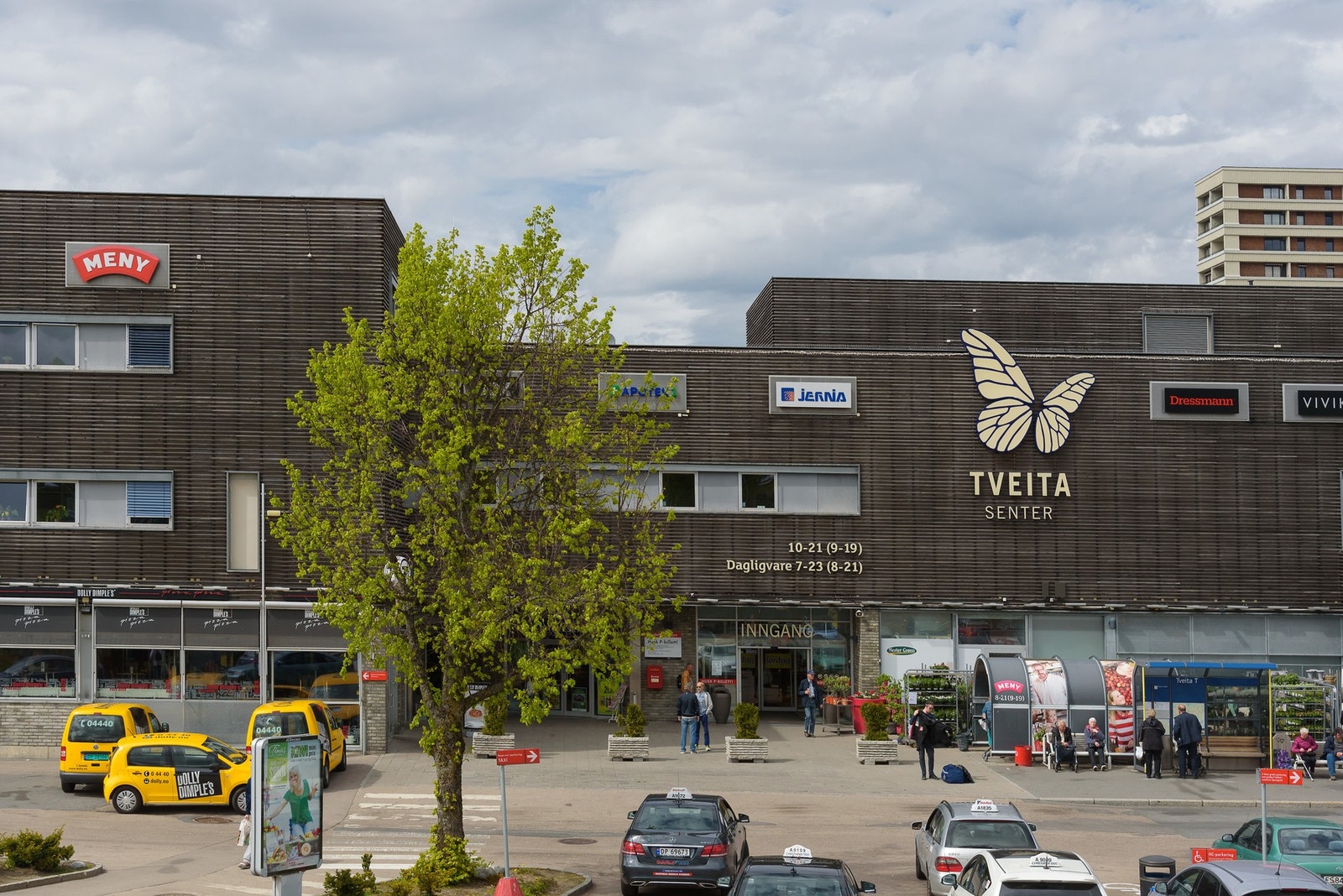Nærhet til flere butikker og spisesteder og kjøpesentre som Tveita senter, Alna senter, IKEA m.m. Galleribilde