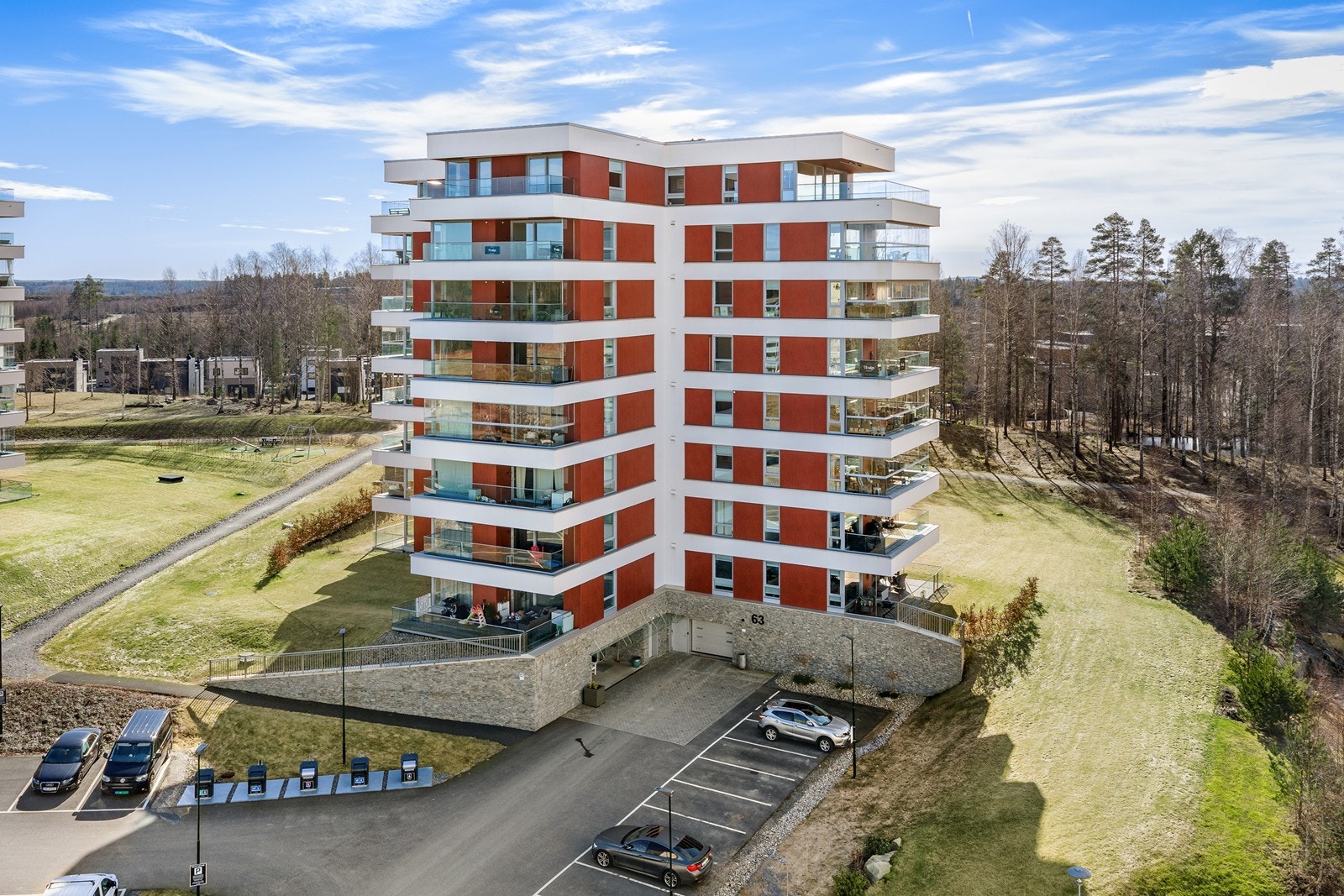 Eiendommen ligger i et etablert og familievennlig boligområde i Vestby. Galleribilde