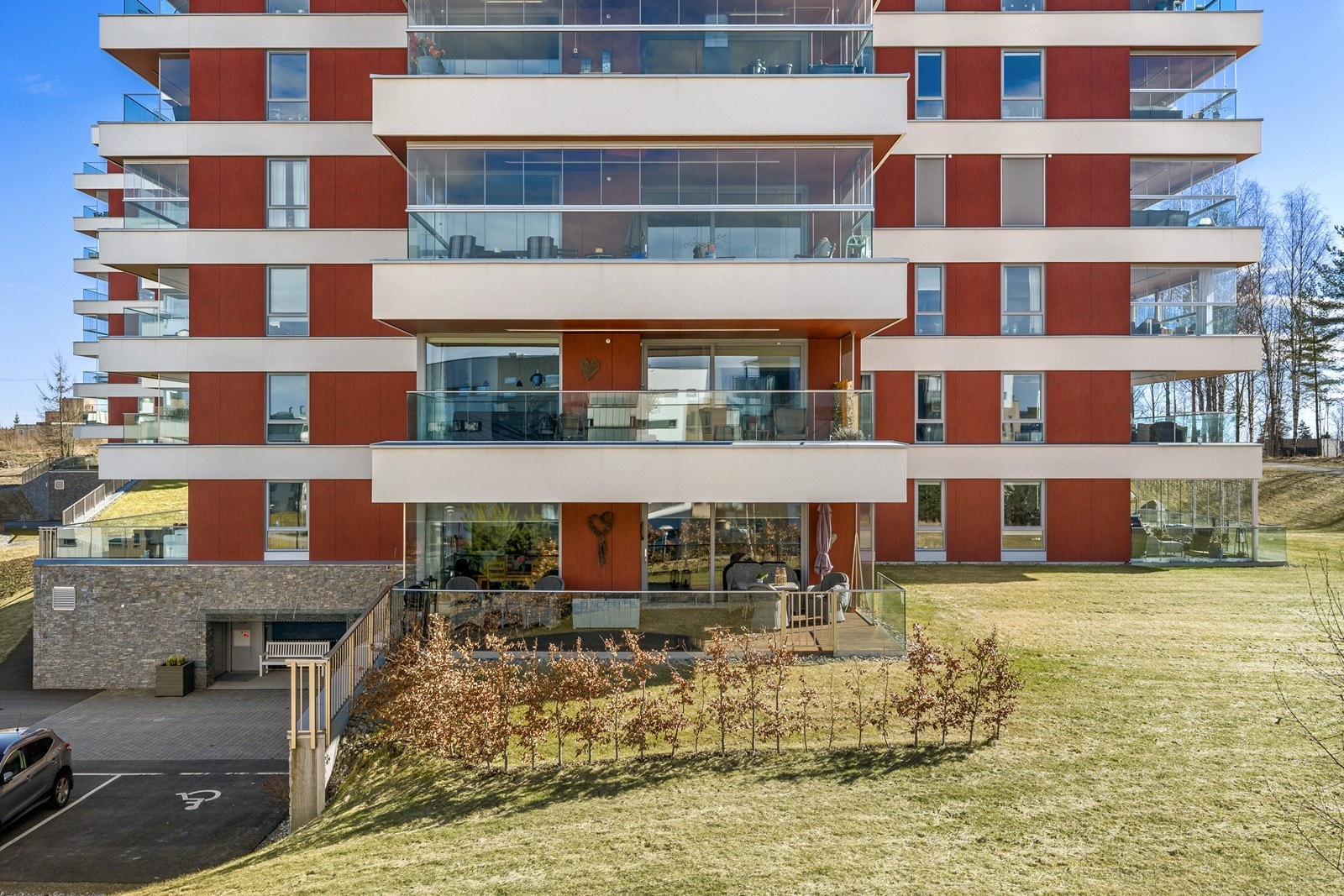 Sameiet består av 62 boligseksjoner og har velholdte fellesarealer. Galleribilde
