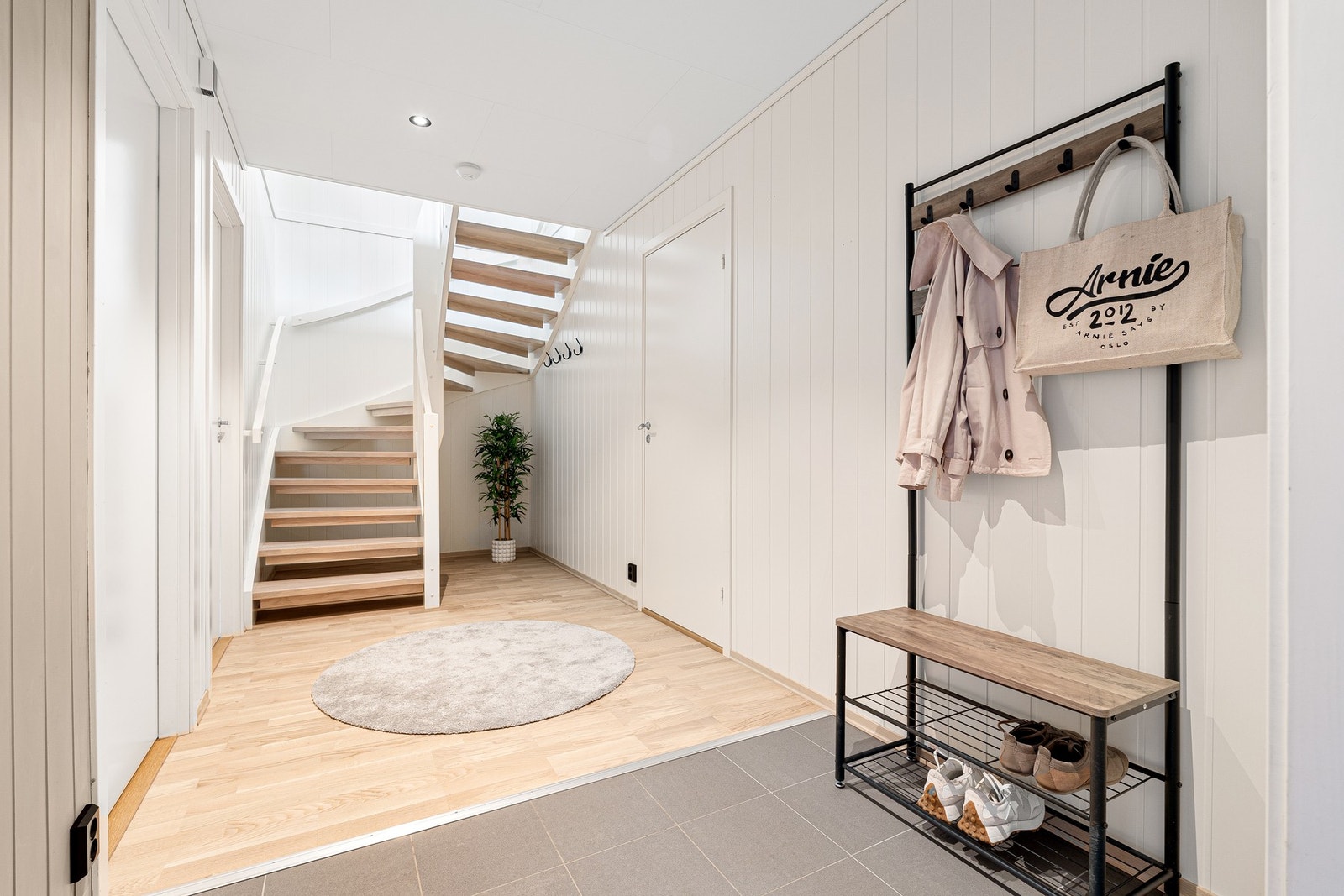 Innbydende entrè på 10,7 m². Galleribilde