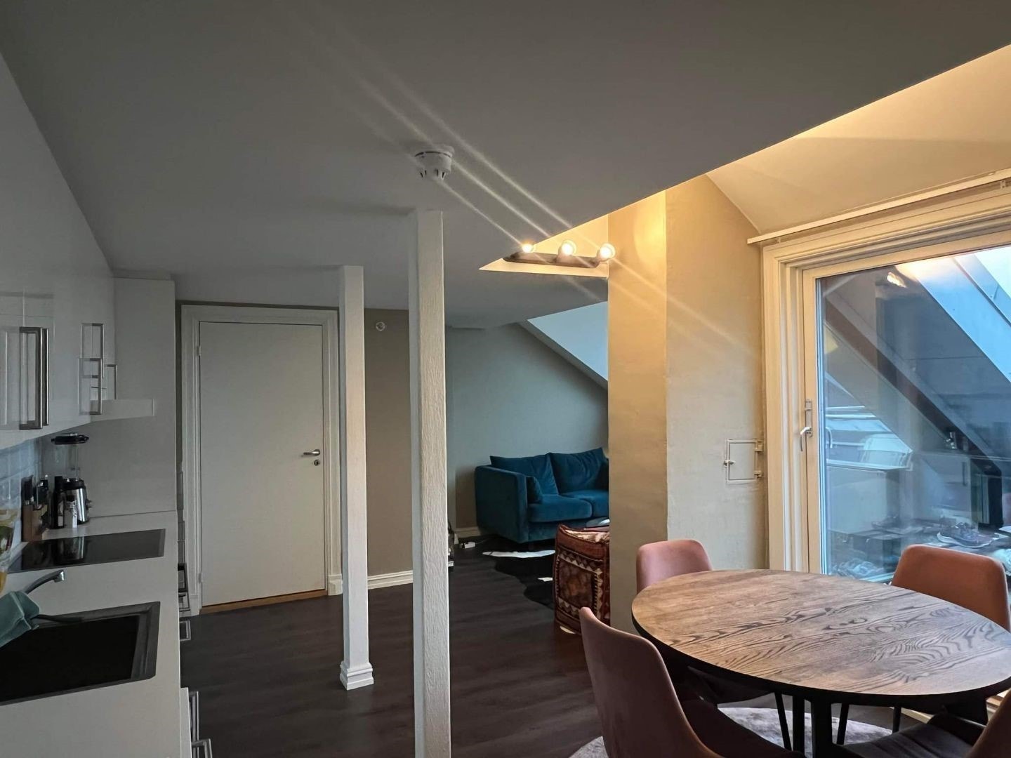 Utgang til balkong fra stue. Galleribilde