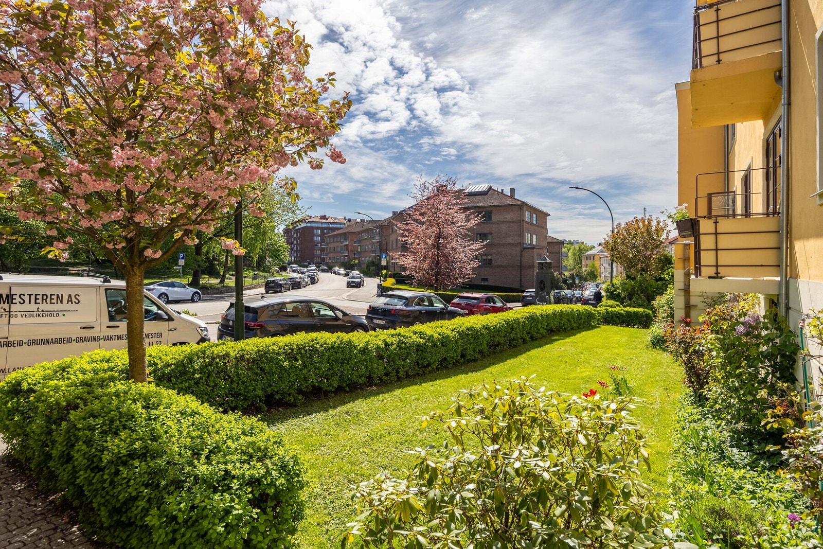 Dette er en bolig som gir både ro og nærhet til alt byen har å tilby, med Oslos beste service- og restauranttilbud like utenfor døren. Galleribilde