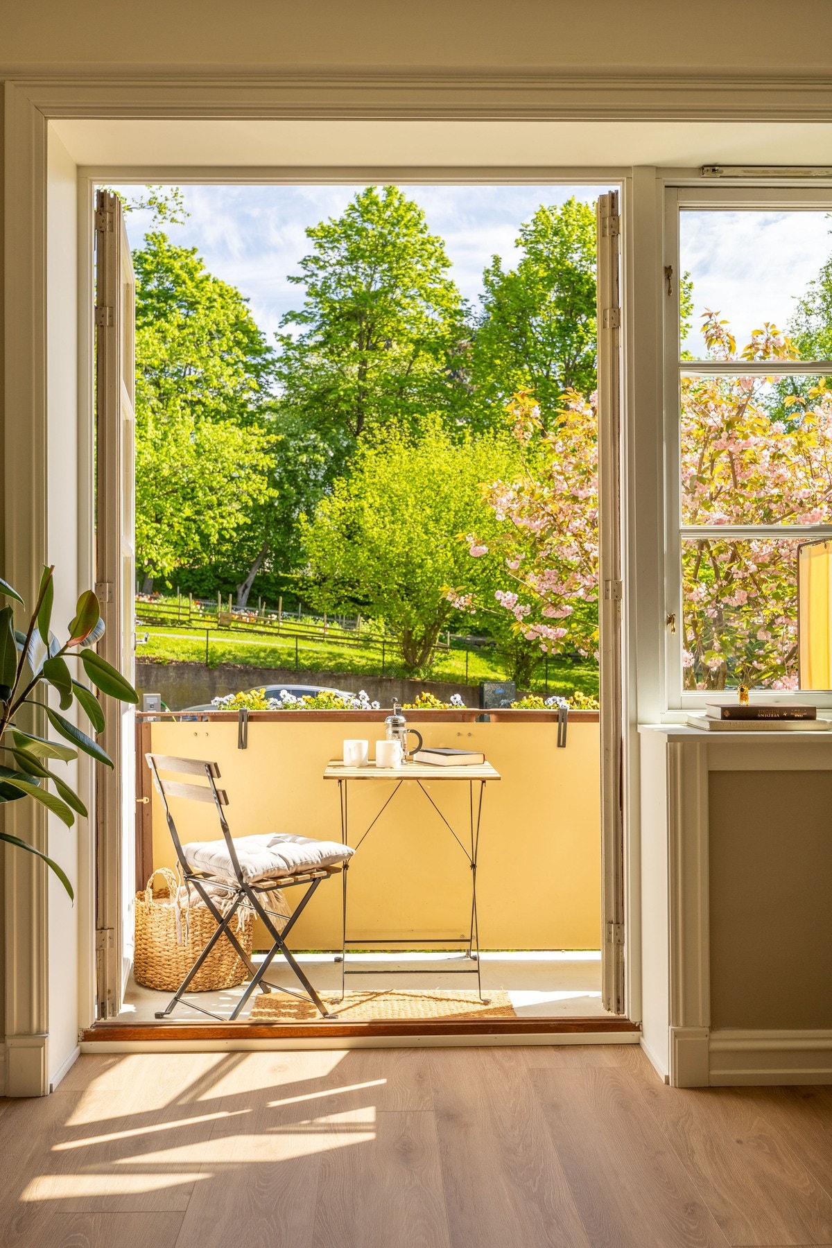 Dette er en nydelig, gjennomført 2-roms med sjelden attraktiv beliggenhet - omkranset av grøntareal. Galleribilde