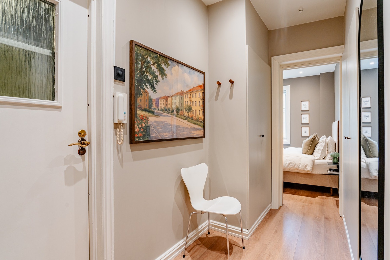 Videre kommer vi til soverommet. Galleribilde