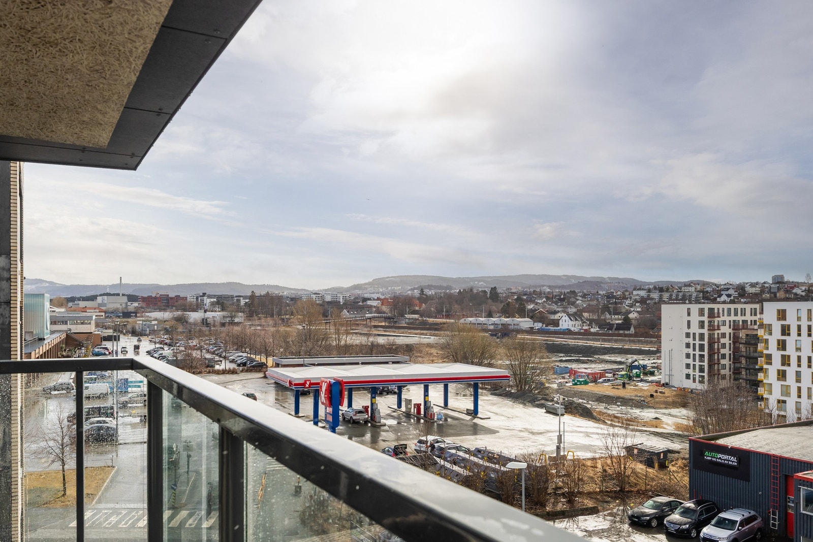 Meget gunstig plassering i 4. etasje med fritt utsyn, åpent og luftig. Galleribilde