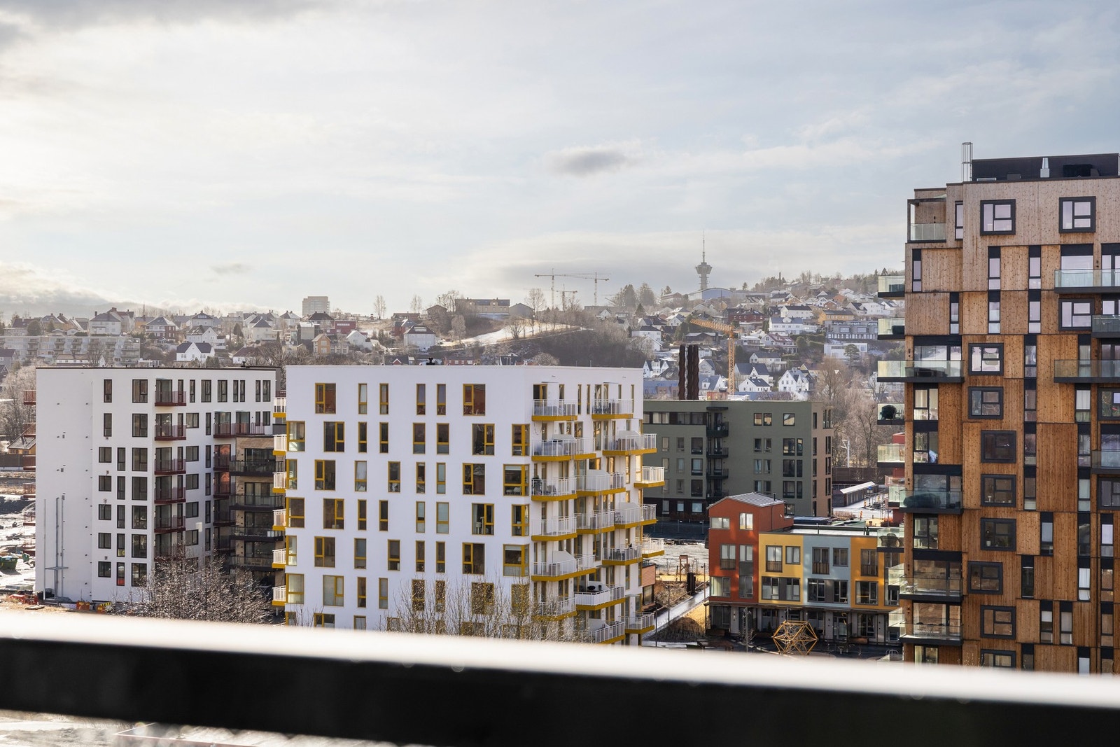 Fin utsikt mot Lilleby, byen og Tyholt. Galleribilde