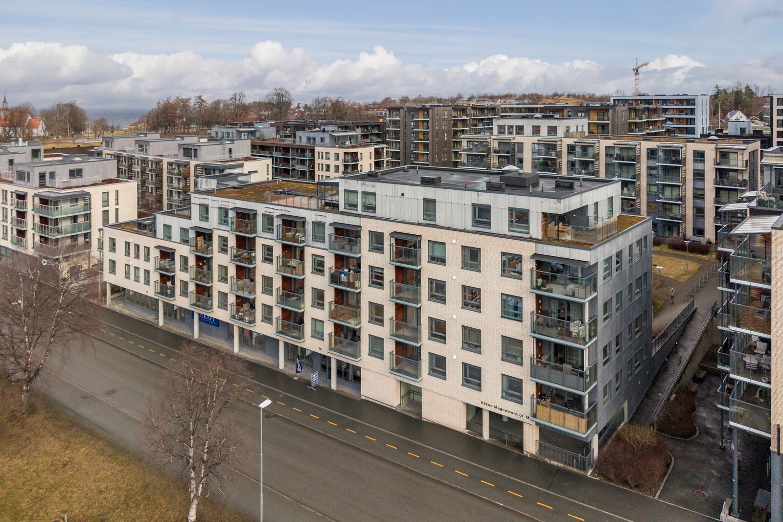 Leiligheten ble oppført i 2016 og ligger sentralt til. Galleribilde