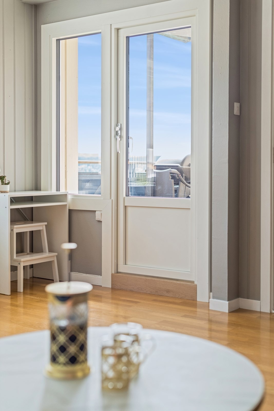 Fra stuen har du direkte utgang til en herlig sør- og vestvendt balkong på 5m². Galleribilde