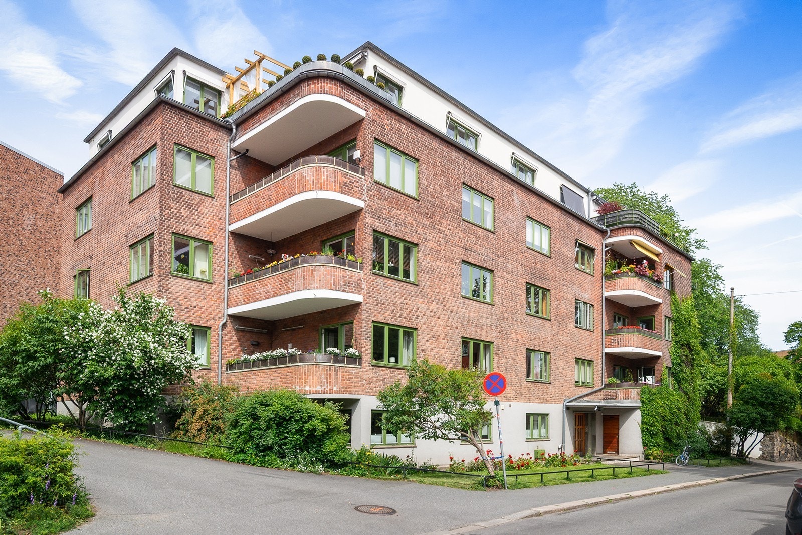 Solid og flott funkisgård i rolig gate på Frogner - Skillebekk Galleribilde