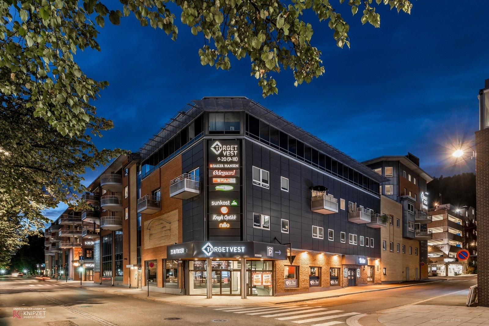Sentrum med alle fasiliteter kun en hyggelig spasertur unna Galleribilde