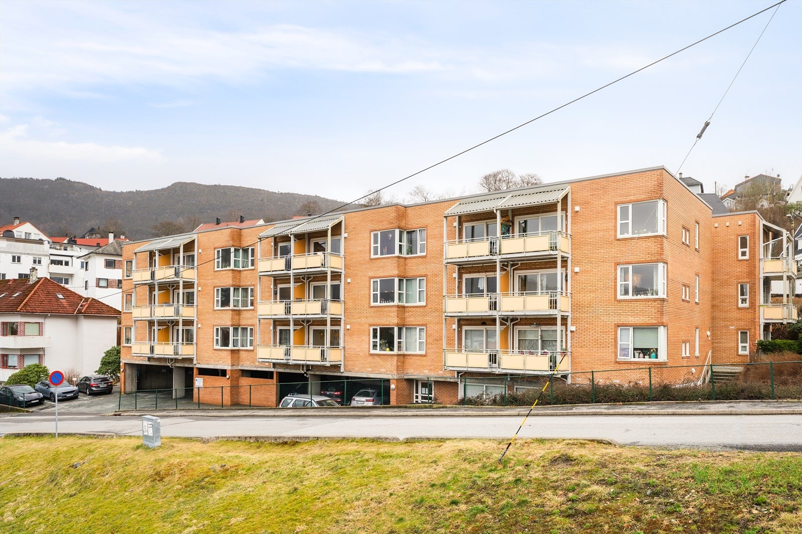 Her bor du i nærheten av populære turområder som Ulriken, Landåsfjellet, Løvstien og Tveitevannet, med flere parker og rekreasjonsmuligheter rundt hjørnet. Galleribilde
