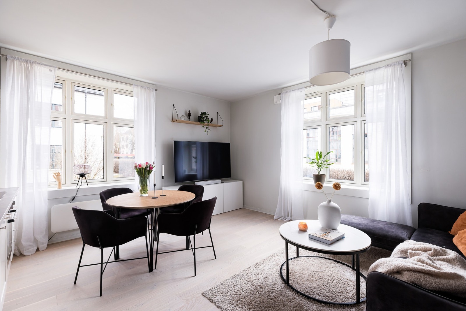 Hege Berg Thomstad ønsker velkommen til denne innbydende hjørneleiligheten! Galleribilde