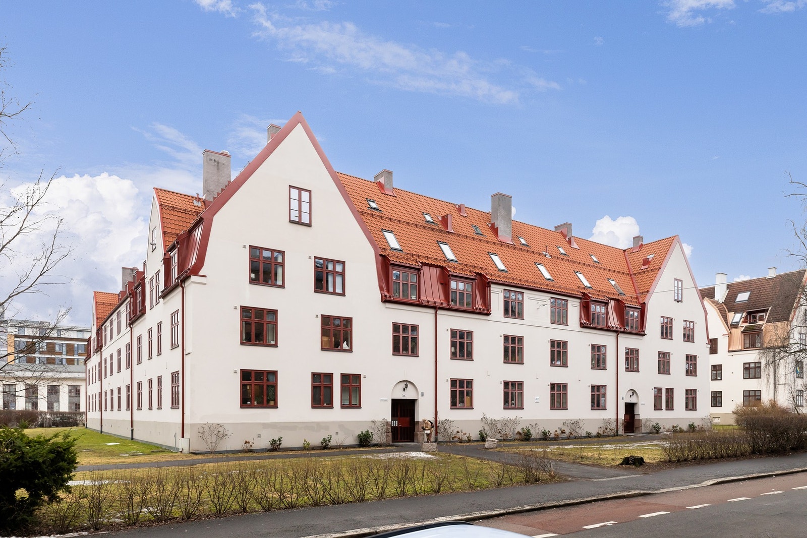 Leilighetene ble bygget som arbeids-boliger for ansatte ved Christiania Spigerverk, Hjula Væverier og Nydalens Compagnie. Galleribilde