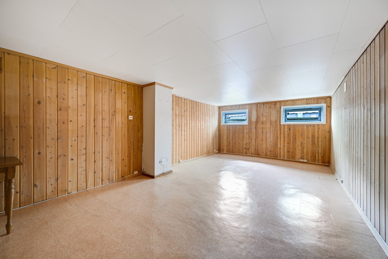 Stor kjellerstue (tegningene viser dette rommet som disponibelt rom og har ikke vært søkt bruksendring hos kommunen). Galleribilde
