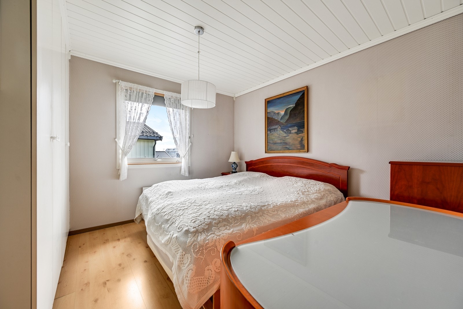 Hovedsoverom med skapplass. Galleribilde