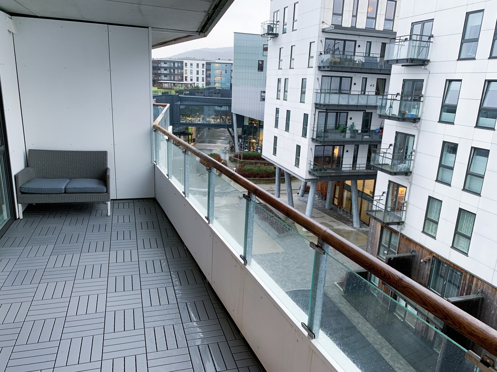Balkong med sitteplass. Galleribilde