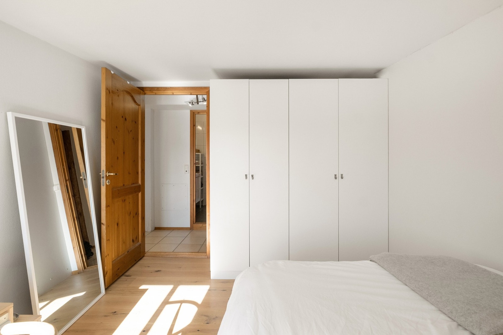Soverommene har god plass til oppbevaring, i tillegg har man en ekstern bod på 2 m² i samme etasje. Galleribilde
