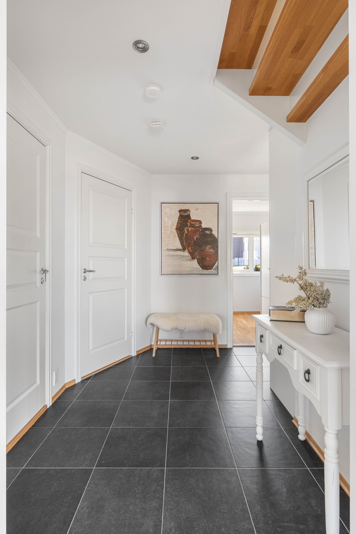 Gangen videre inn til stuen. Galleribilde