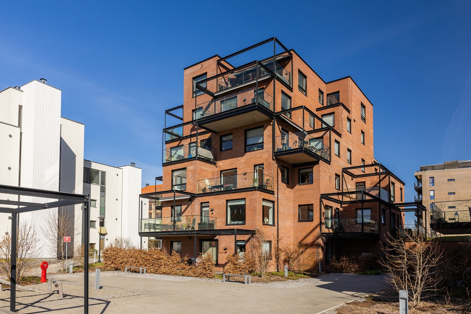 Eiendommen ligger med umiddelbar nærhet til Kolbotn sentrum. Kolbotn har mye natur og landlige kvaliteter, samtidig som det kun er en liten togtur før du er i Oslo sentrum. Galleribilde