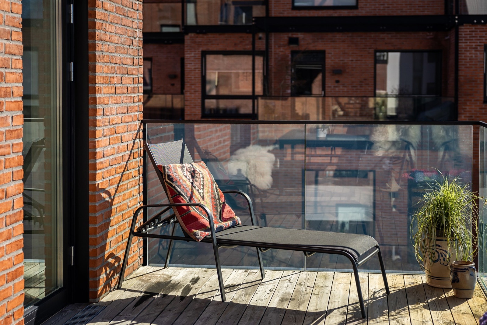 Her kan man nyte gode solforhold store deler av dagen. Galleribilde