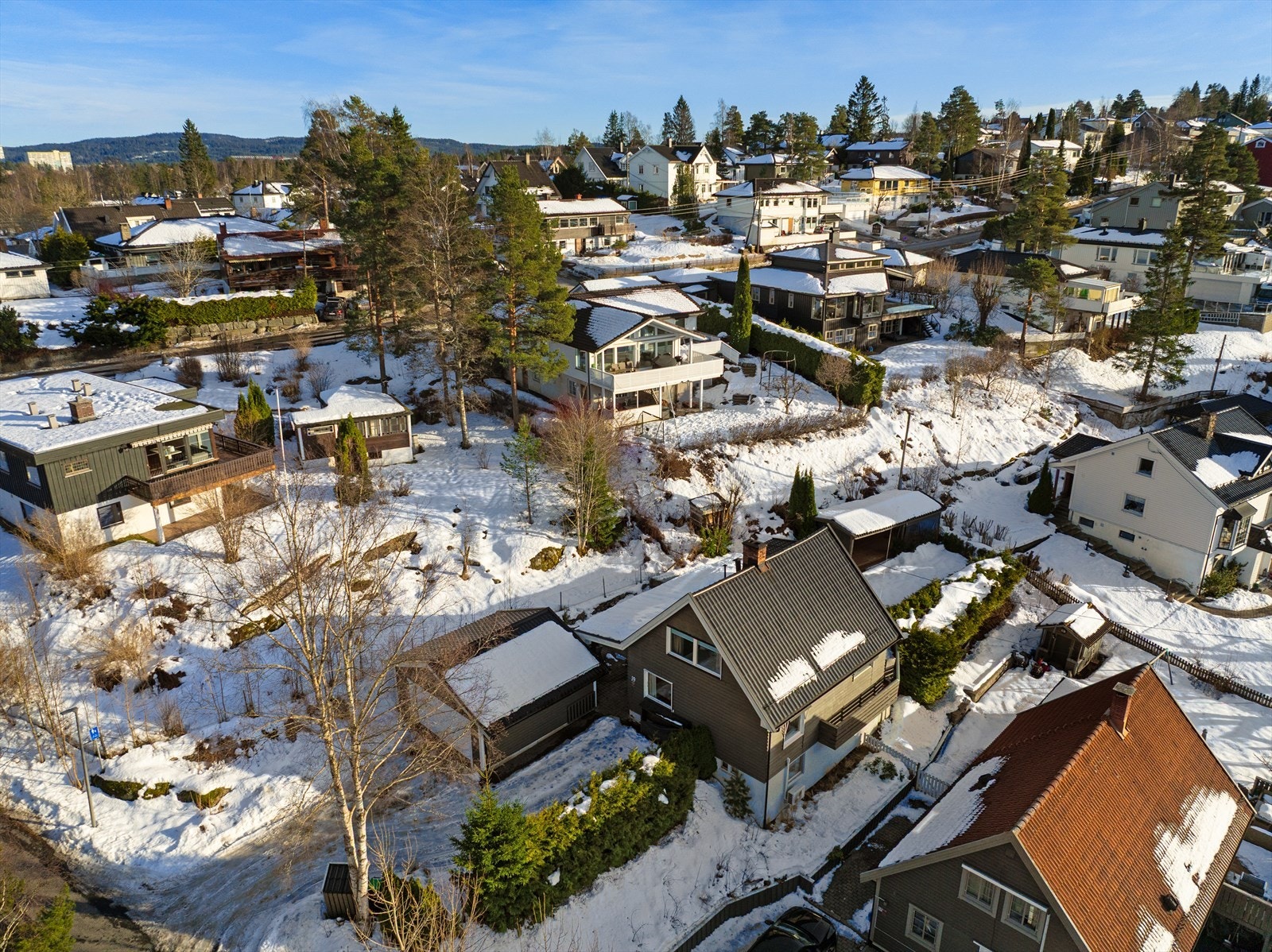 På Lysås er det lite trafikkerte veier og gangvei ut til Østmarka med flott turterreng, lysløyper og turvei til idylliske Mariholtet. Galleribilde