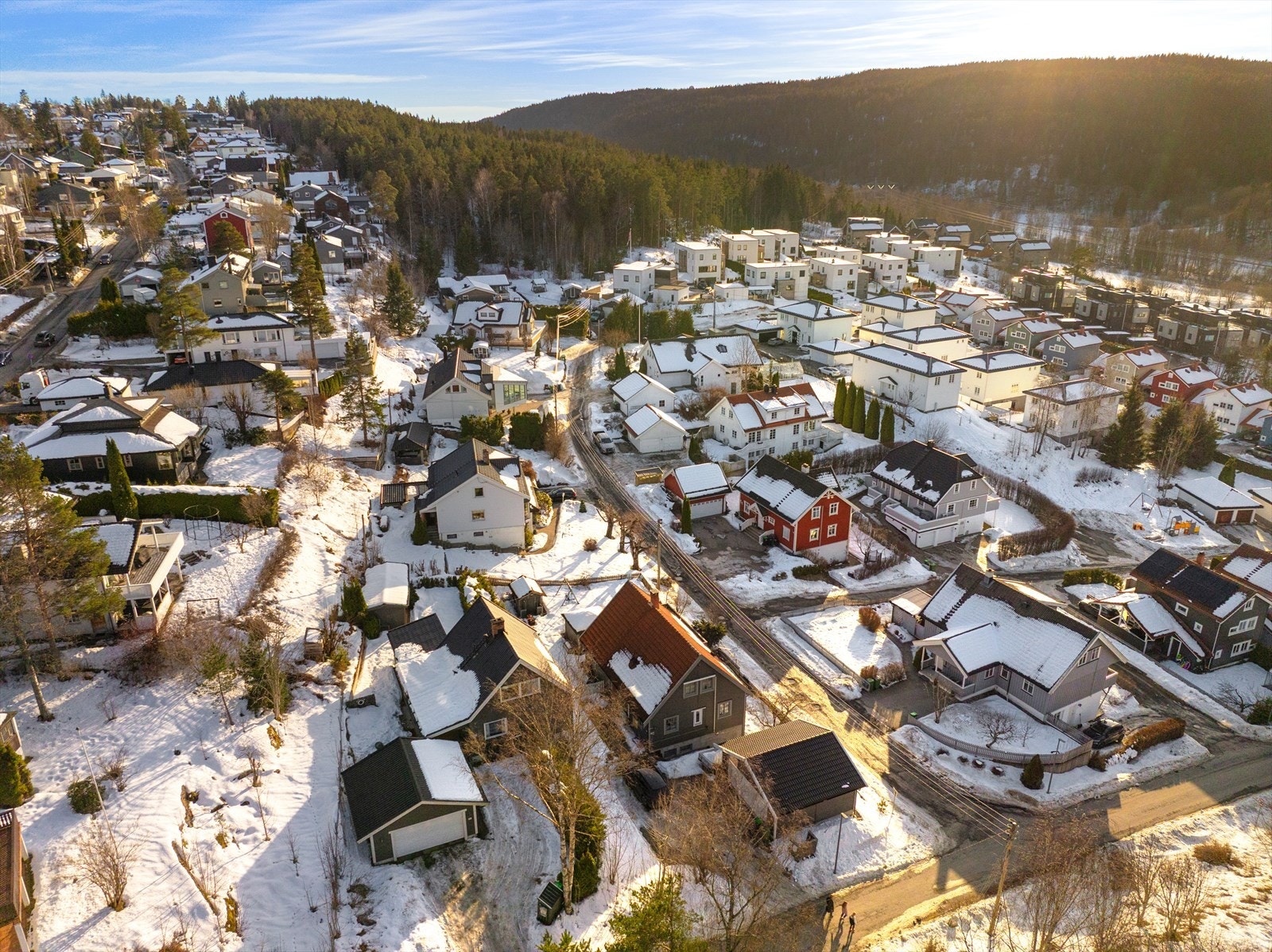 Veletablert boligstrøk på Lysås med kort vei ut til Østmarka. Galleribilde