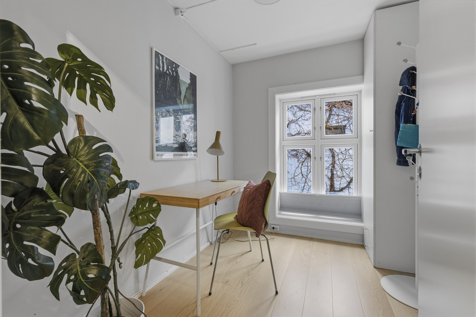 Vis-à-vis soverommet er det laget et praktisk kontor, omgjort fra tidligere kjøkken. Galleribilde
