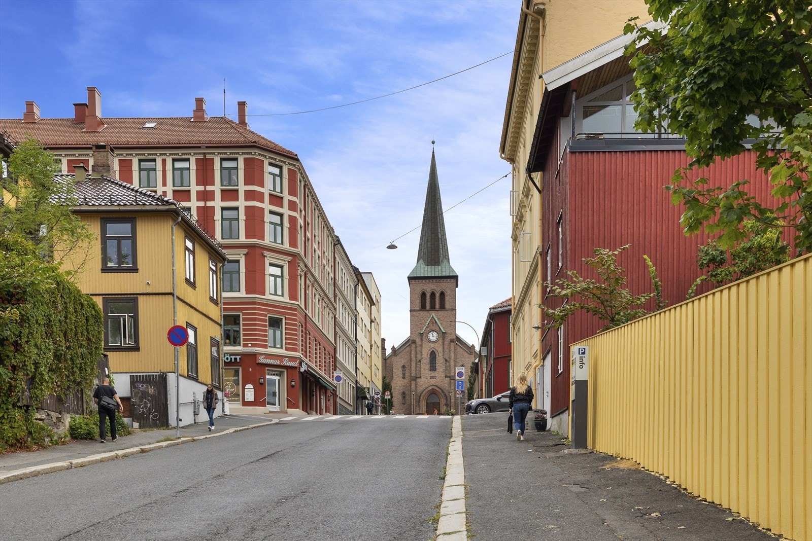 Kampen er kjent for sitt særegne, trivelige og idylliske bomiljø. En unik blanding av sjarmerende trehusbebyggelse og flotte teglsteinsgårder med store, grønne lunger. Galleribilde