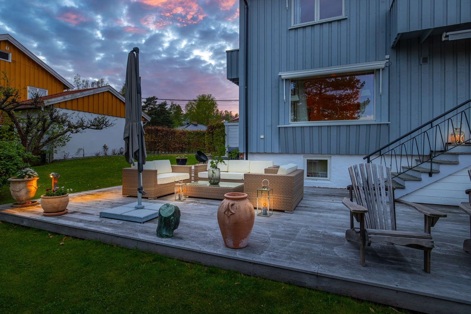 Terrassen er på hele 74 kvm - Her er det god plass til utemøbler og grillplass Galleribilde