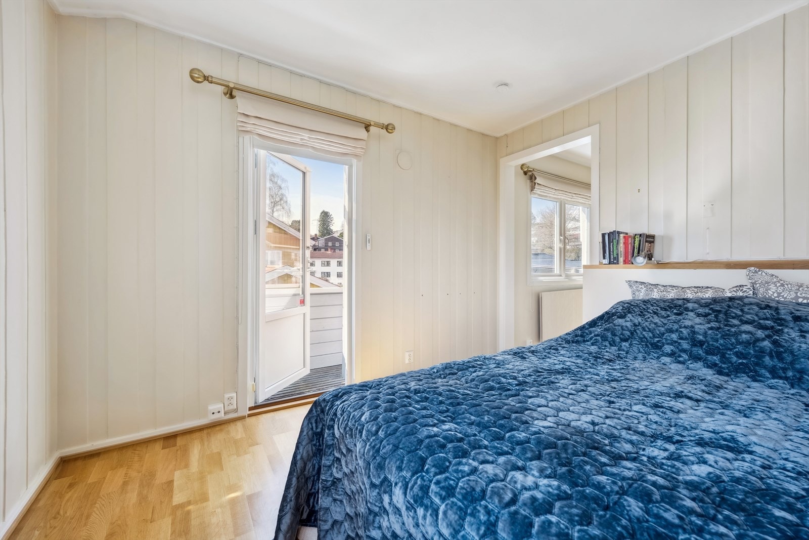 Hovedsoverommet har eget omkledningsrom og bad Galleribilde