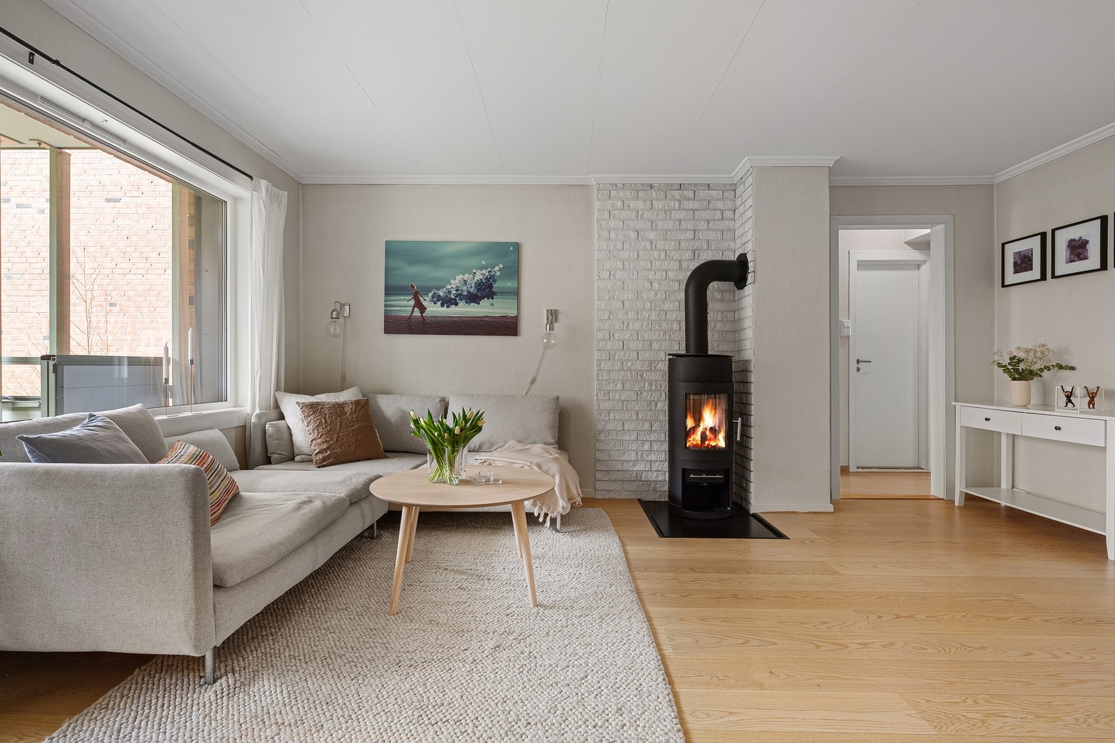I stuen er det gode møbleringsmuligheter Galleribilde