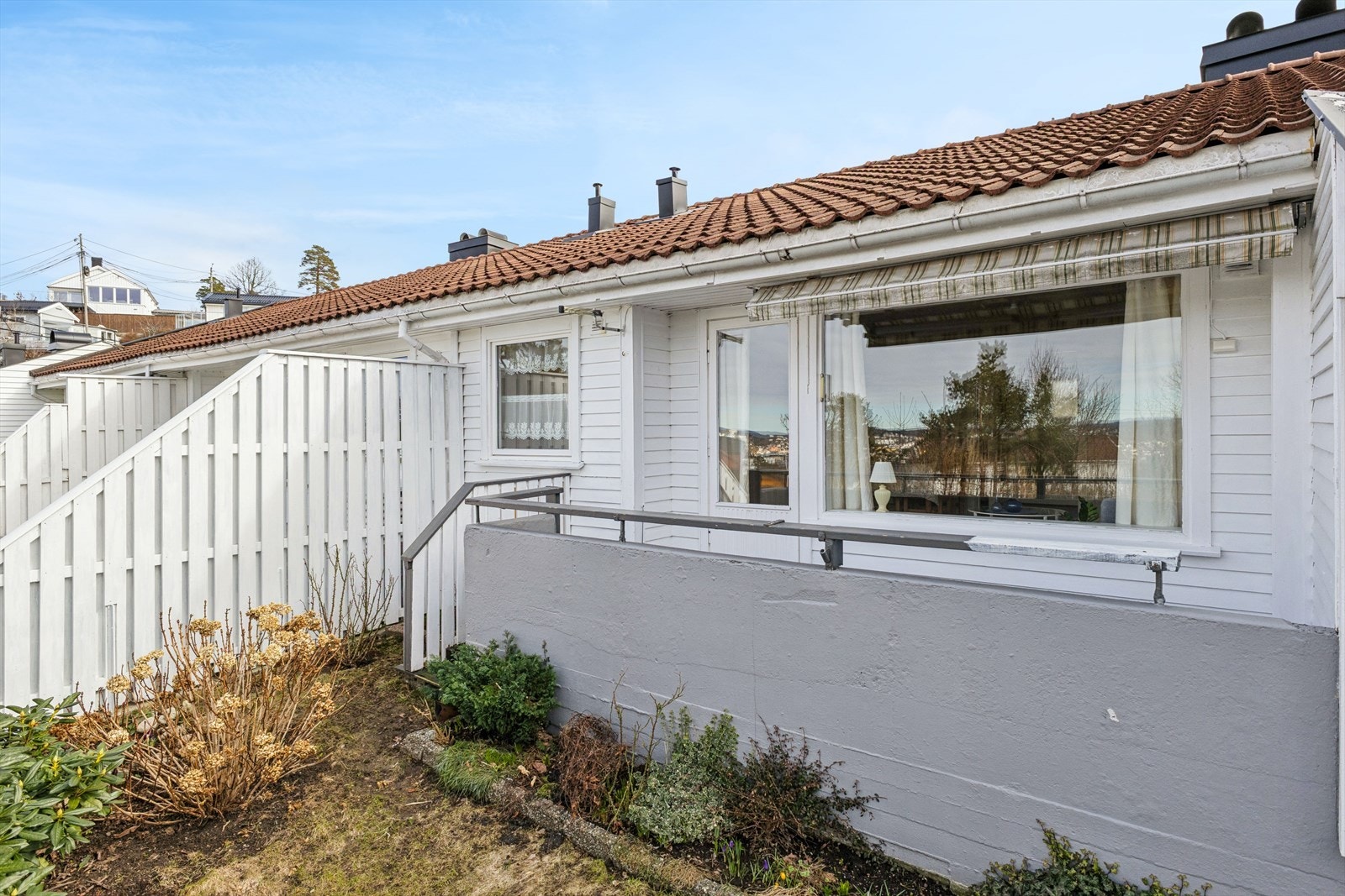Solrikt med nord-vestvendt terrasse. Galleribilde