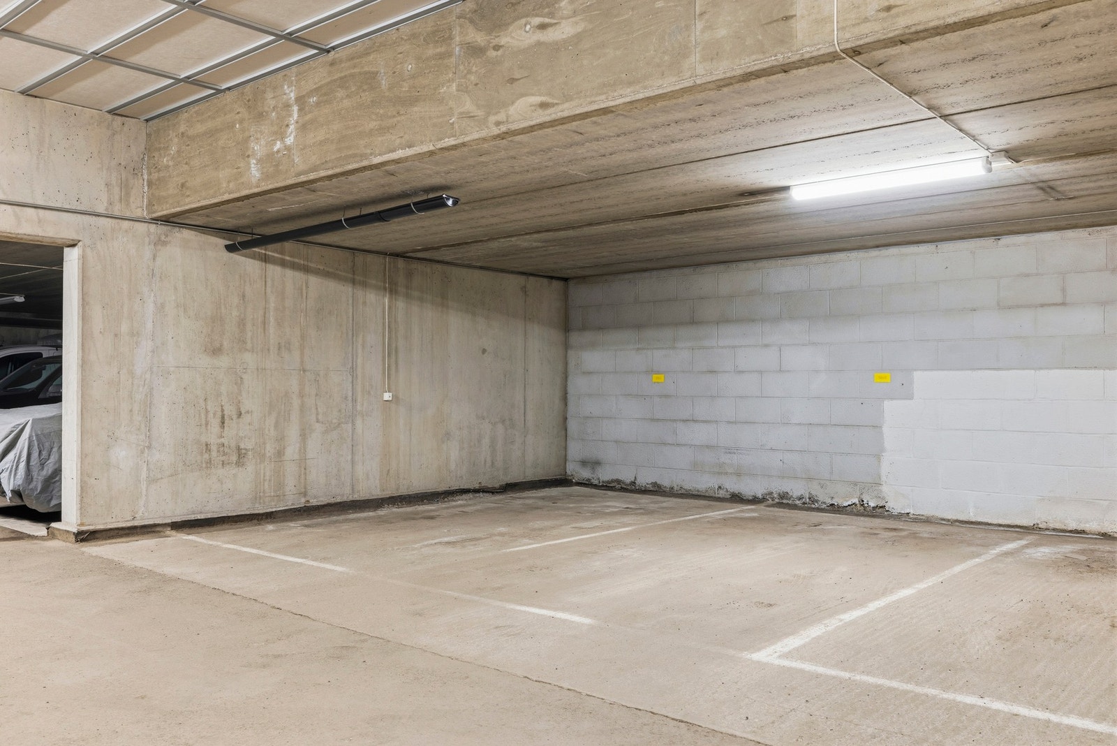 Leiligheten disponerer en garasjeplass (mulighet for å kjøpe denne for kr. 150 000/bud. Eierskiftegebyr fra forretningsfører kan påløpe for garasjeplassen) Galleribilde