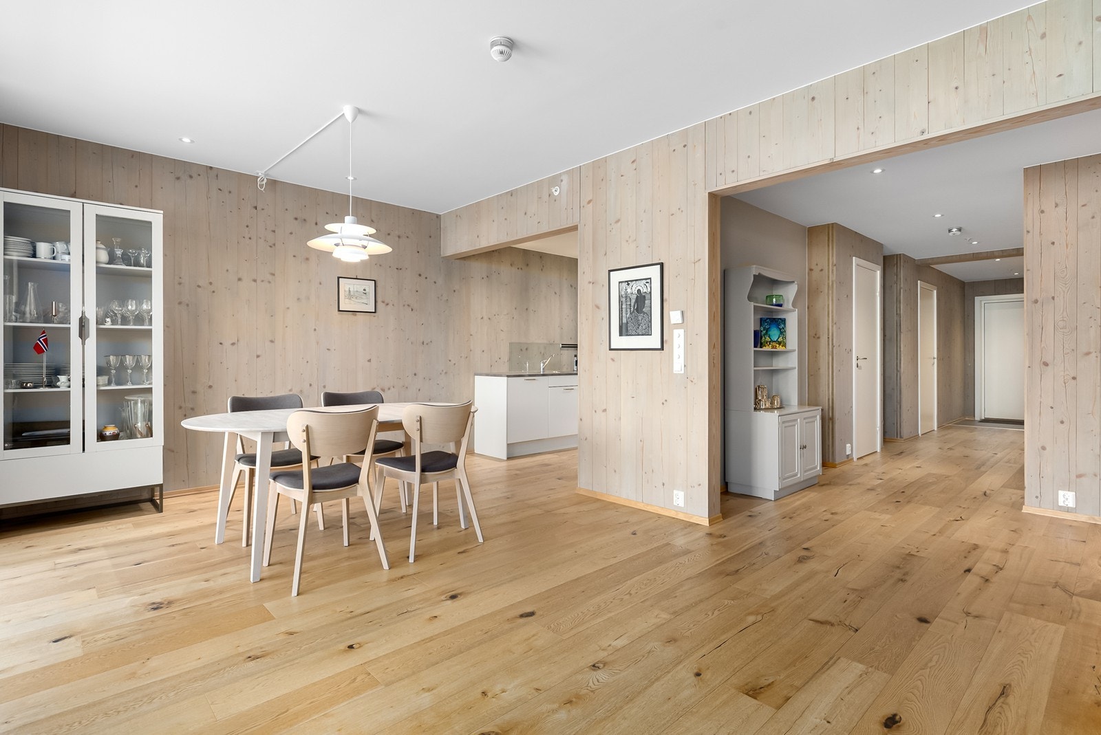 Leiligheten har en effektiv planløsning med romslig stue/kjøkken. Galleribilde