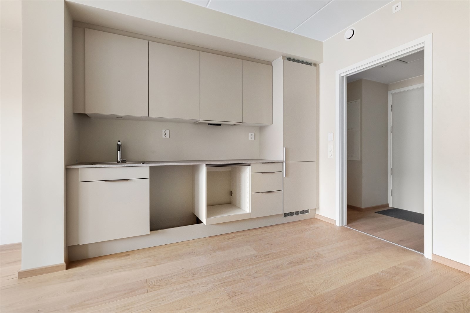 Kjøkken fra Studio Sigdal. Klargjort for integrering av hvitevarer(medfølger ikke). Galleribilde