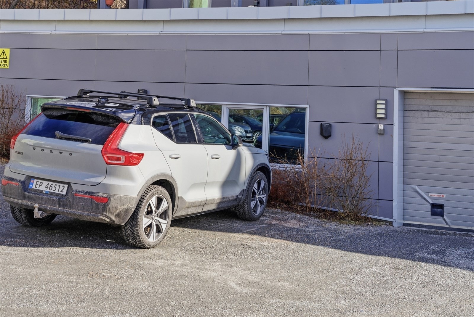 Med leiligheten følger det fast parkeringsplass med el-billader. Galleribilde