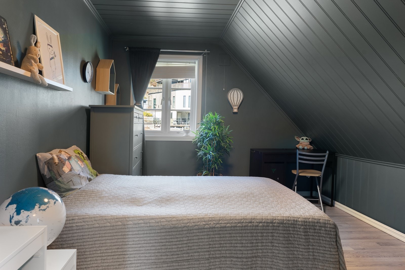 Soverom nr. 2 og 3 egner seg fint som barnerom, kontor eller gjesterom. Galleribilde