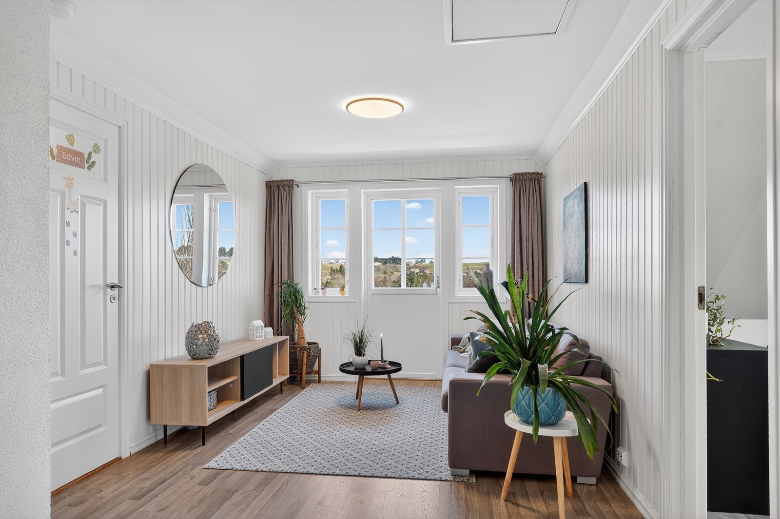 Hyggelig loftstue med utgang til altan. Galleribilde