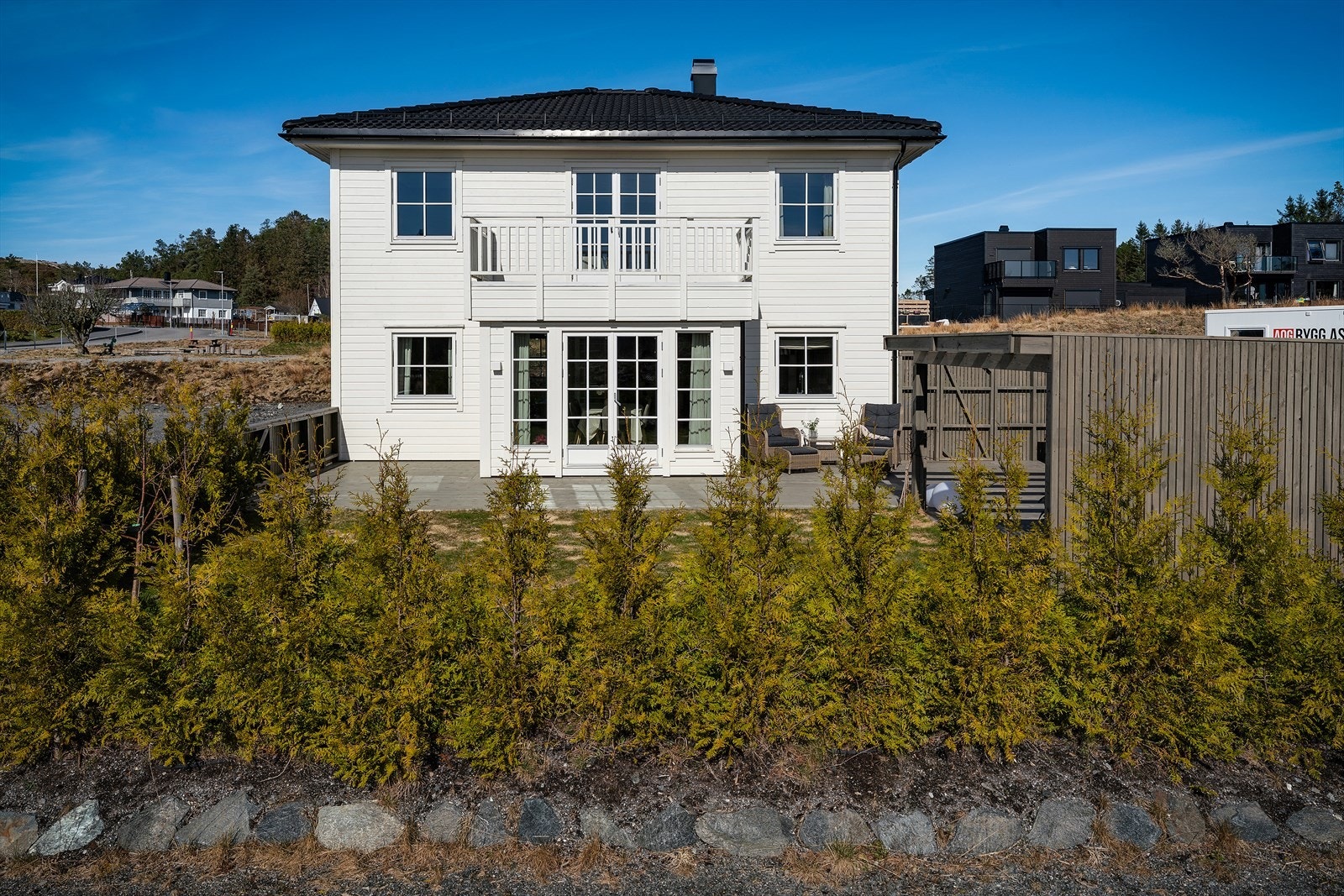 - Boligen ligger i et nytt og spennende utviklingsområde, hvor det fortsatt pågår noe bygging. Området vil fremstå som ferdig og enda mer attraktivt når utbyggingen er komplett i fremtiden - Galleribilde